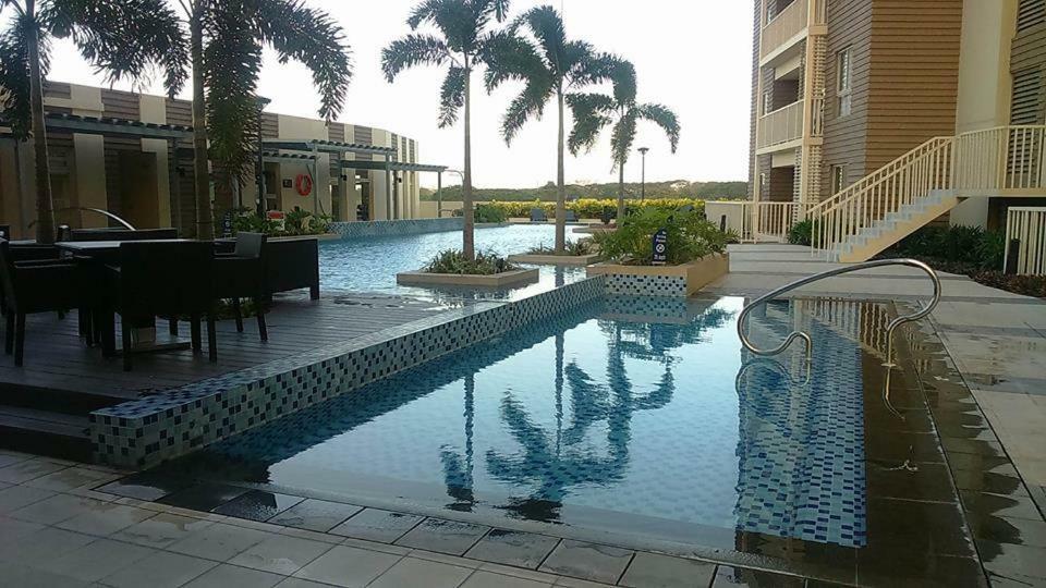 Marquee Residences Angeles Exterior photo