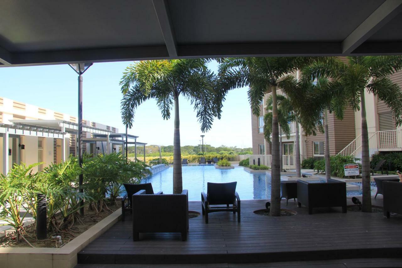 Marquee Residences Angeles Exterior photo