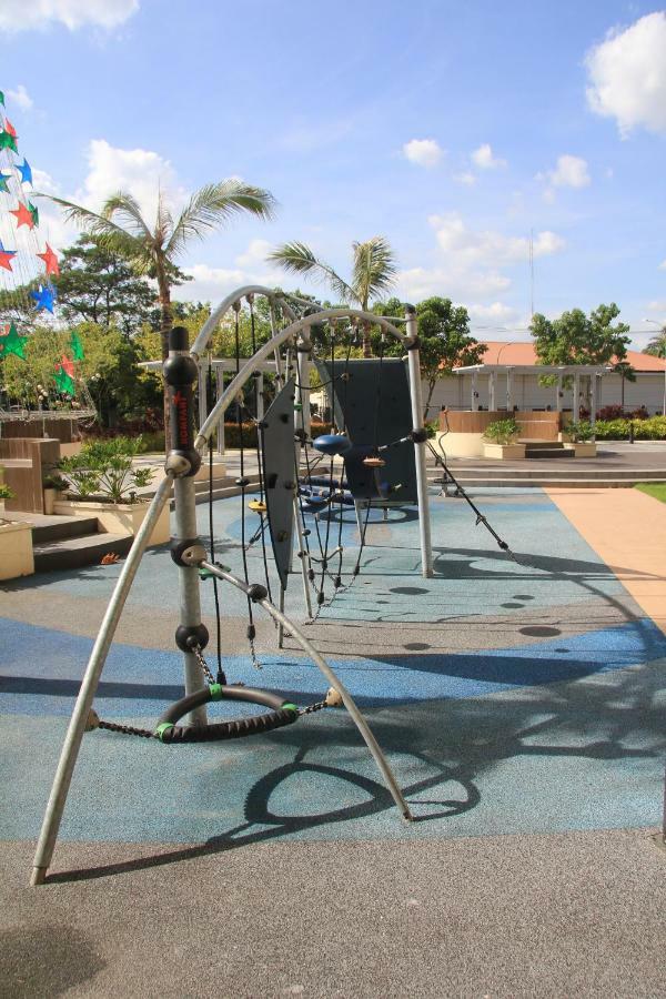 Marquee Residences Angeles Exterior photo