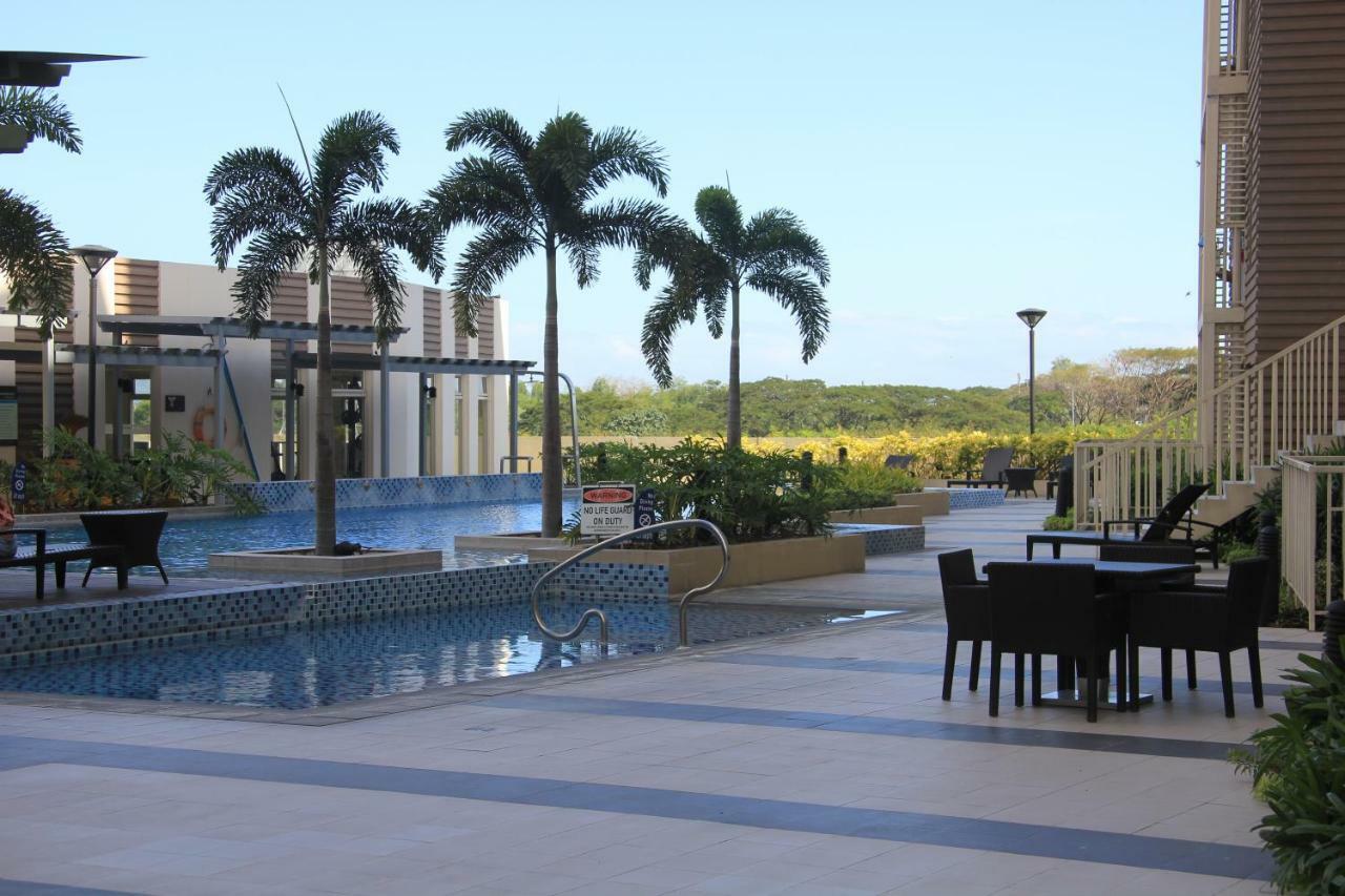 Marquee Residences Angeles Exterior photo